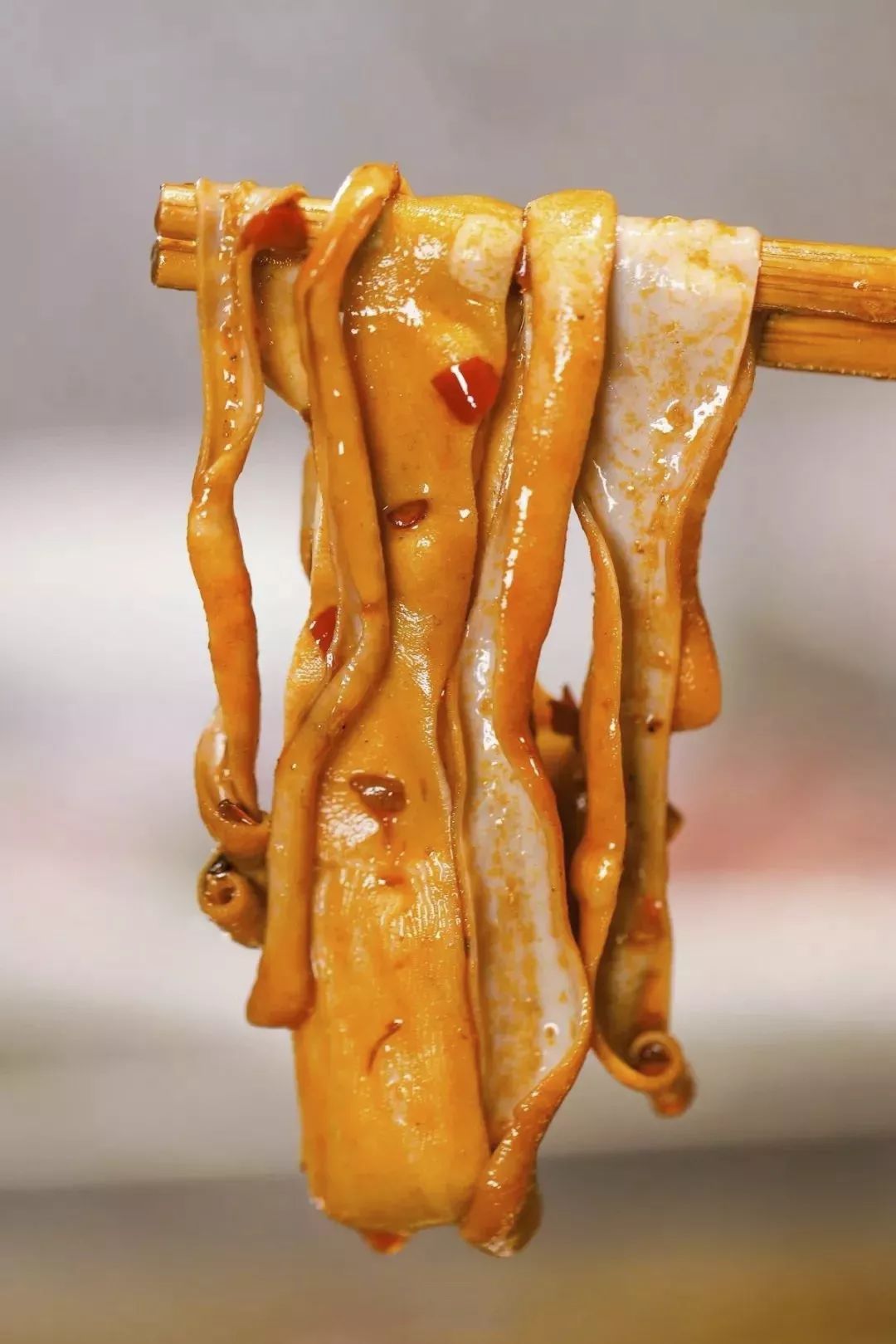 鲜鸭肠嫩滑乌鸡卷,每一片都薄如蝉翼,q弹顺滑,下锅两秒就能吃,超级