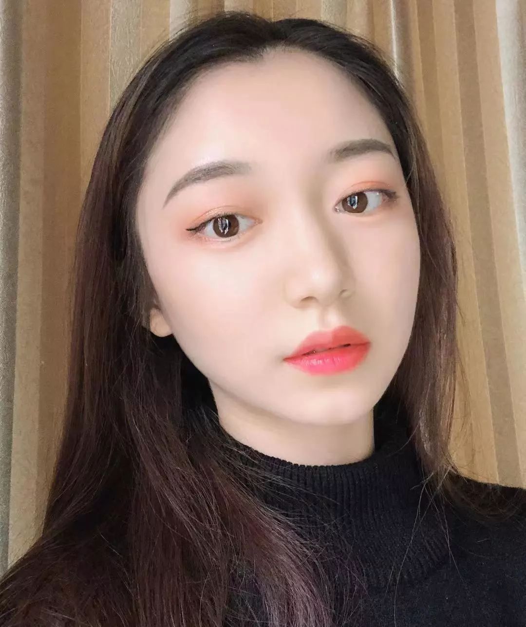 95晒十级美颜照片的时候在各位姐姐朋友圈还在这样其实,生图的拍照