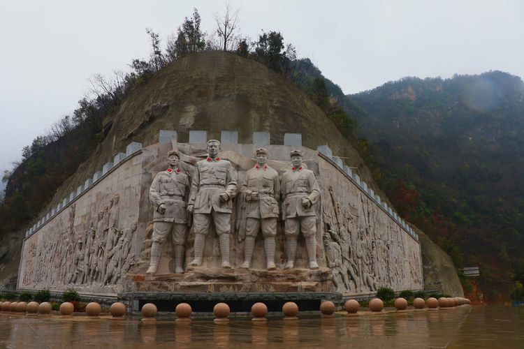红军先烈雕像群,丰积贞节牌坊,红军纪念馆,西沟景区等景点