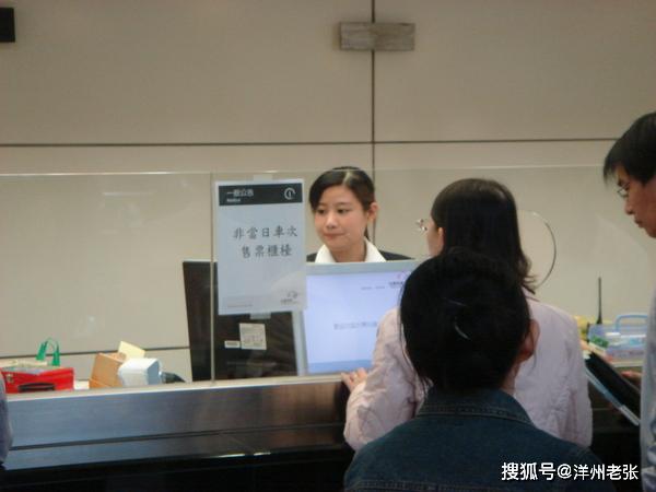 原創女子高鐵站插隊買票還出口傷人售票員怒懟卻贏得滿堂讚譽