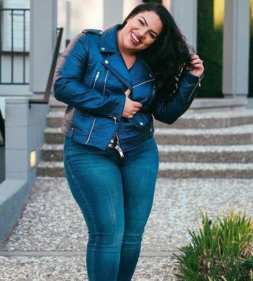 200斤大码模特坚持健身,体重没降反增,坦言:喜欢胖的身材