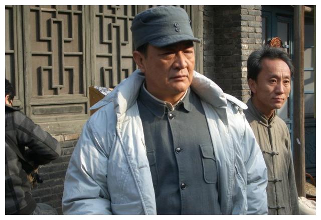 伏,他早已看淡了一切,却万万没想到晚年还能再获幸福,与张巍相知相爱