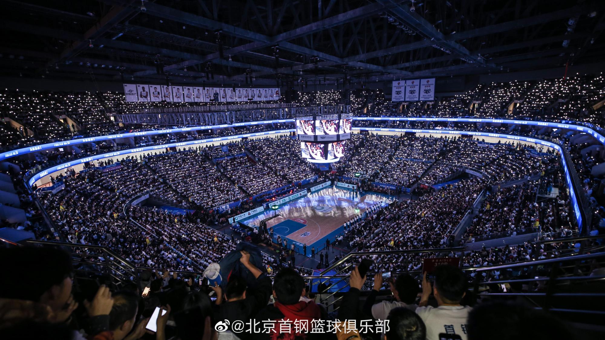 8万首钢球迷中场为吉喆点亮星空 刘芳宇呼唤51号声嘶力竭