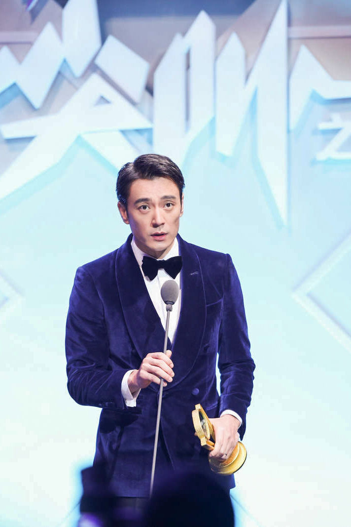 李光洁亮相尖叫之夜 获"年度戏剧突破男艺人奖"