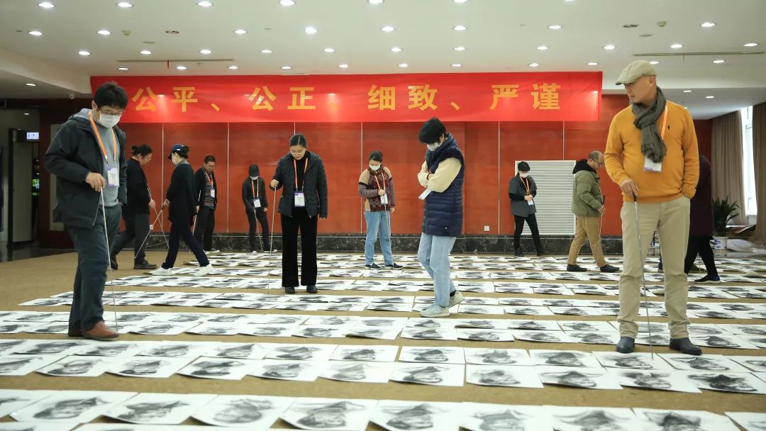 2020高考美术统考阅卷探营一把尺子量到底多轮评阅集体打分