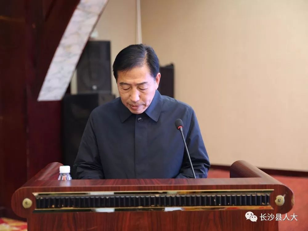 图片县住建局局长胡朝钦作情况汇报向右滑动显示更多图片县人大代表傅