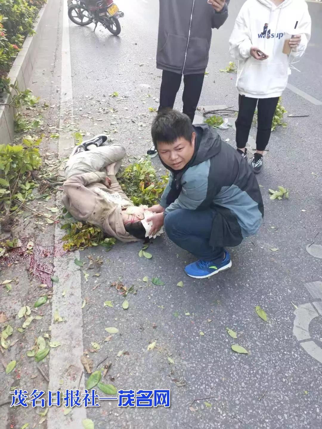 慘!茂名一男子翻車頭破血流,情況危急,後來