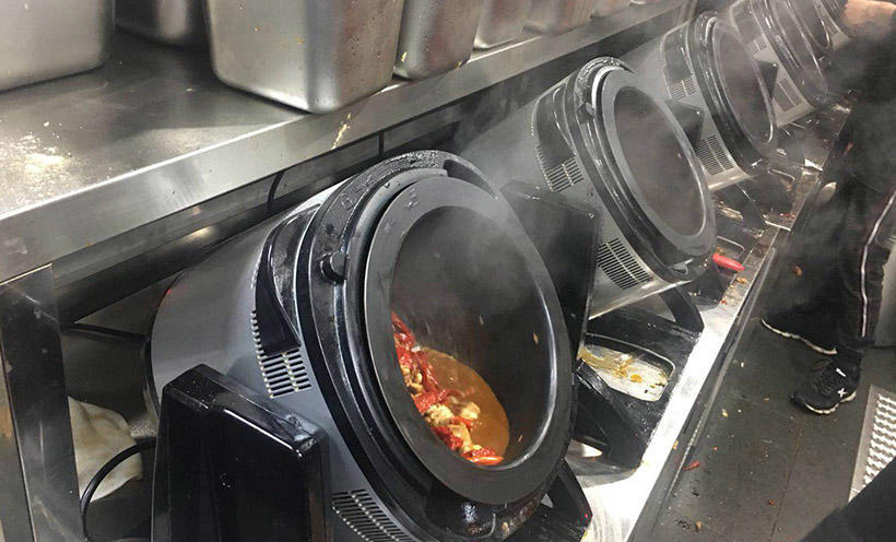 开餐馆不需要招多个厨师,用自动炒菜机就开了20多家直营餐饮门店!