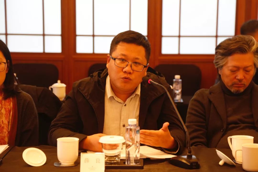 馆馆长宋珮独立策展人王晓松关山月美术馆研究收藏部副主任陈俊宇最后