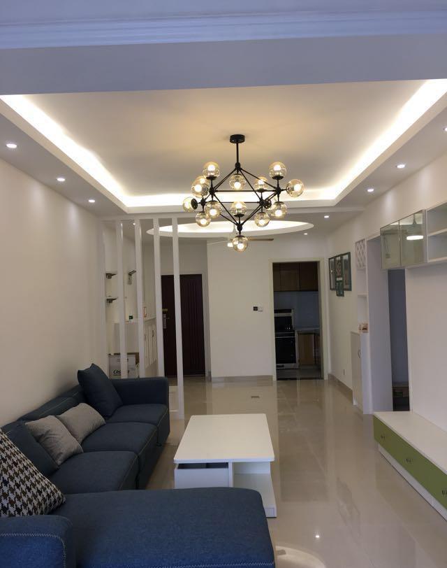 进门直对客厅老公在过道装一组柱子隔断完工惹得邻居们都模仿