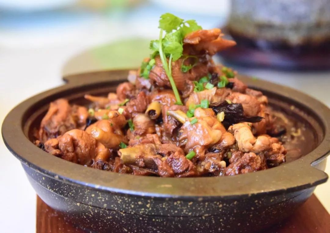 老少通吃,男女都爱! 香喷喷的滋补菜/ 压锅小公鸡 庄河散养溜达鸡舷 