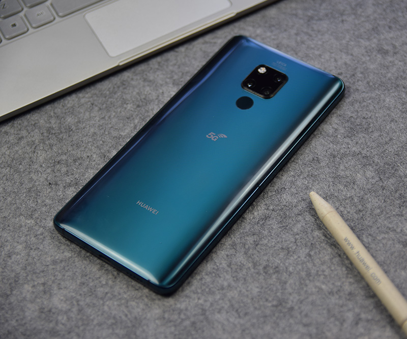 我们来体验下华为mate20x 5g双卡槽都可以支持5g/4g/3g/2g,双卡双待