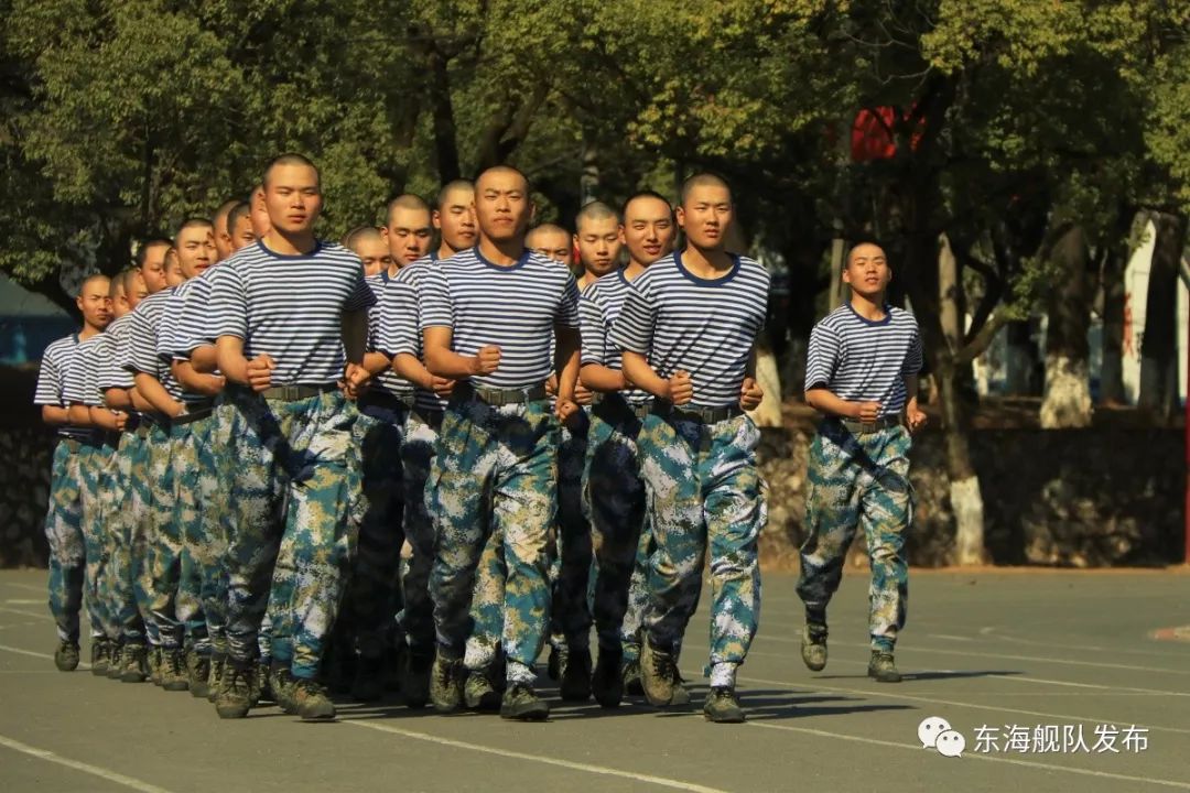 授衔从这一刻起请叫他们海军战士