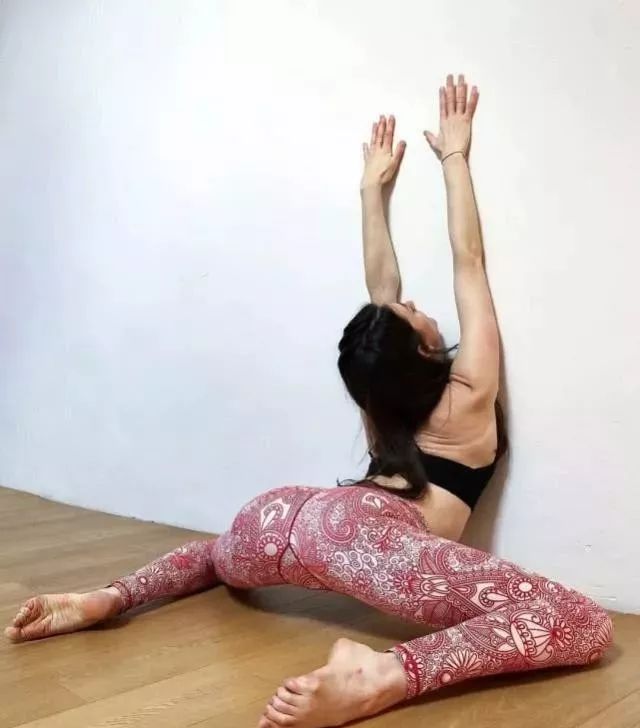 腰腹赘肉毁身材瑜伽动作幅度大一点燃脂减肉恢复苗条身段