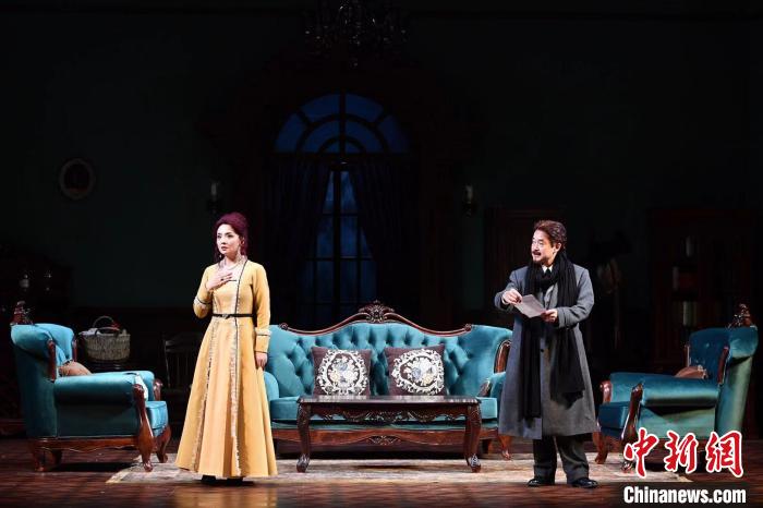 (记者 高凯)易卜生名作《玩偶之家》日前再登首都剧场的舞台,这部经典