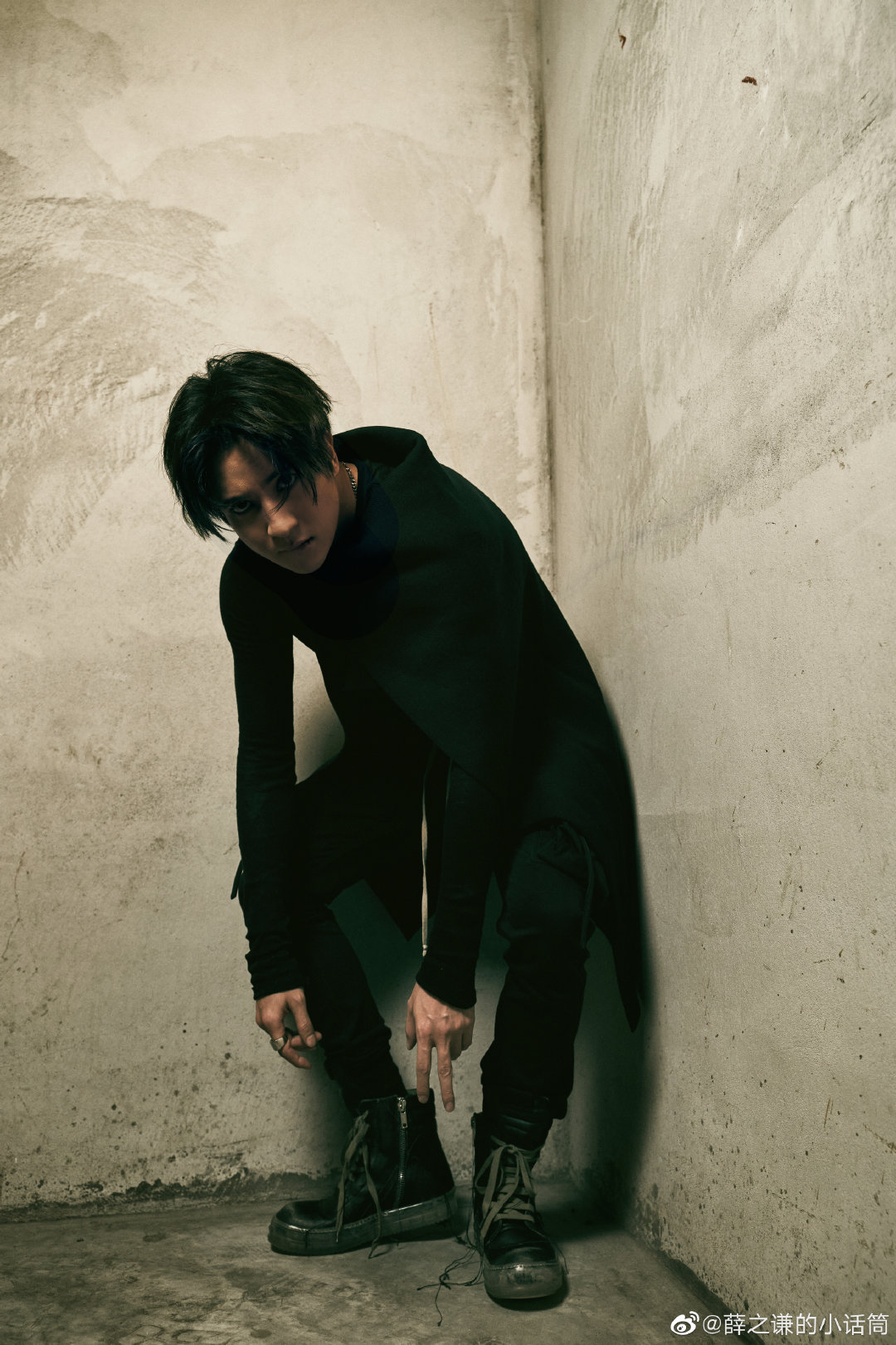 薛之谦烟熏造型惊艳公开!明日新歌发布惊喜二连击