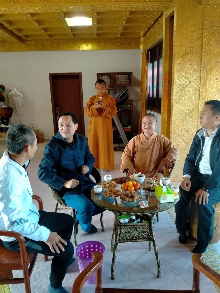 齐白石研究会胡正云会长拜会永庆寺隆道方丈