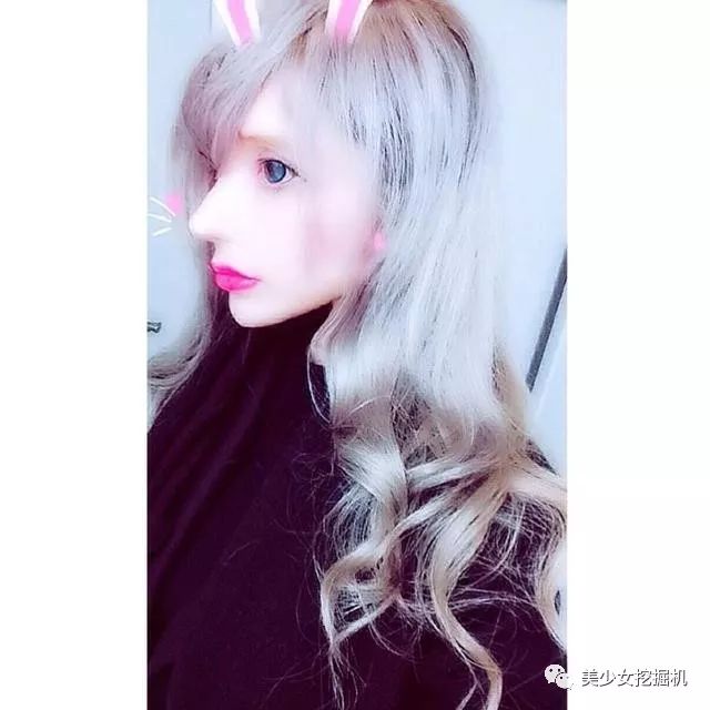 top1:李油 ▼ 女装大佬李由照片很好看,可幼,可仙,可暗黑