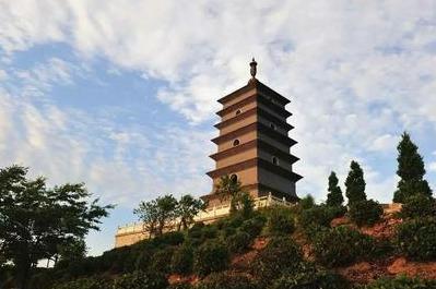 这时候,唐玄宗为千佛塔修造的千块浮雕已经从长安运送到这里,监工得知