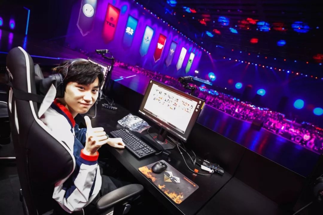 电竞少年的"英雄"上位路