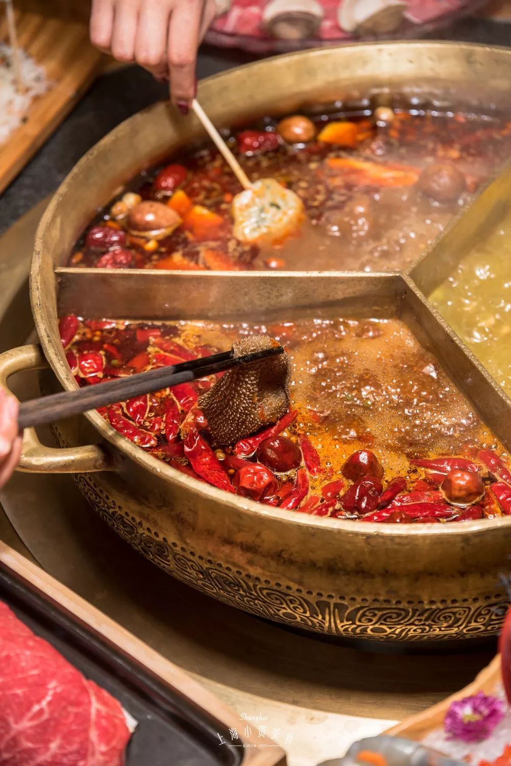 每次吃火锅纠结锅底的时候,就会想到的黄金奔驰锅,可以拼三种锅底