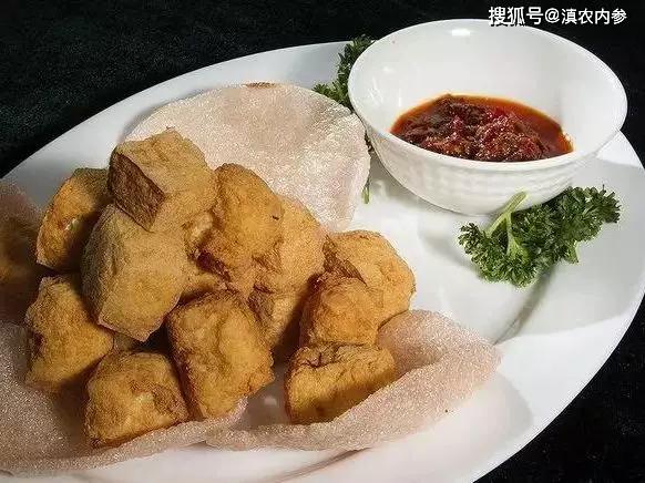 云南十九怪豆腐栓着卖