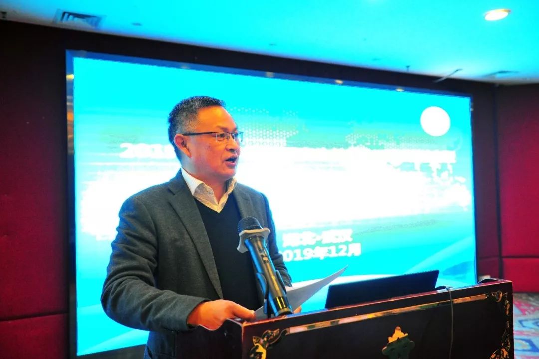 熊磊作报告会议开幕式上,武汉理工大学刘祖源副校长和湖北省学位办