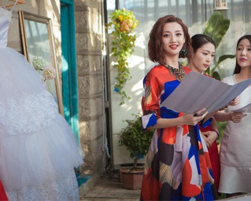 梁秋:成龙女徒弟,今为于正旗下艺人做配走红_郑雅文