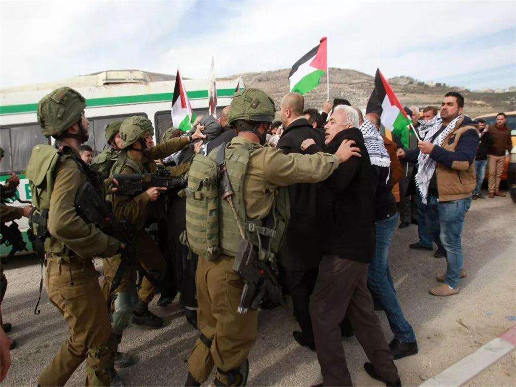 新"八国联军"逼近伊朗家门口,俄海军火速赶来,奉劝美国要克制?