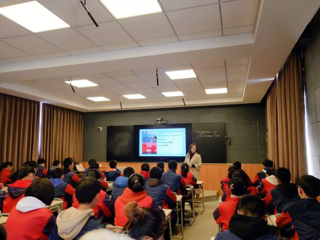 古井中学杜业飞老师和金升外国语实验学校伍亚梅老师就学校层面的课外