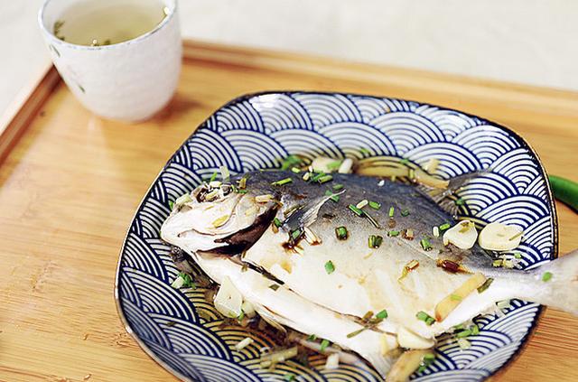 冬天进补,牛羊肉都不如它,便宜不贵,用烤箱蒸,营养全面又美味_鲳鱼