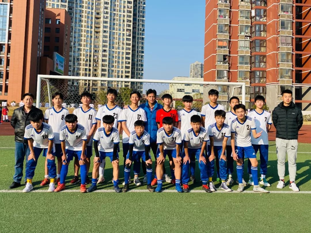 喜讯西山学校足球队取得青少年校园足球联赛第一名