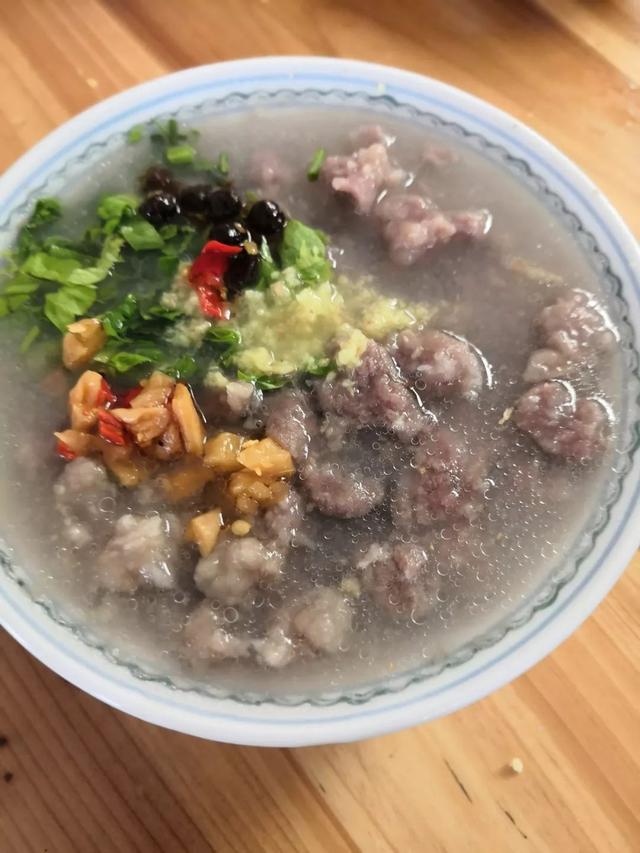 寧都肉丸,瑞金牛肉湯,臘魚,臘肉,再加上嗦粉大省,辣椒的重要性不言而