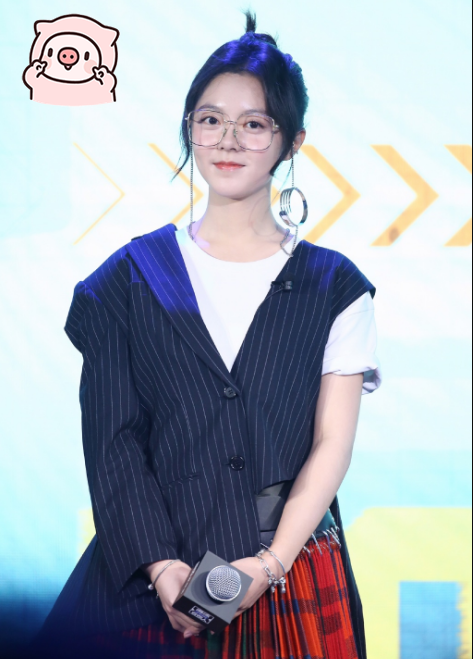 《潮流合伙人》造型:赵今麦钟情于"阴阳西服",18岁a炸了!