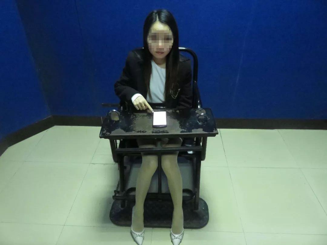 这不是段子男子报警称女友被绑架当警方破门而入发现她正和另一男子在