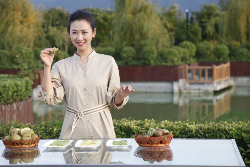 助力精准扶贫事业 青年演员苗清成为眉县猕猴桃形象大使