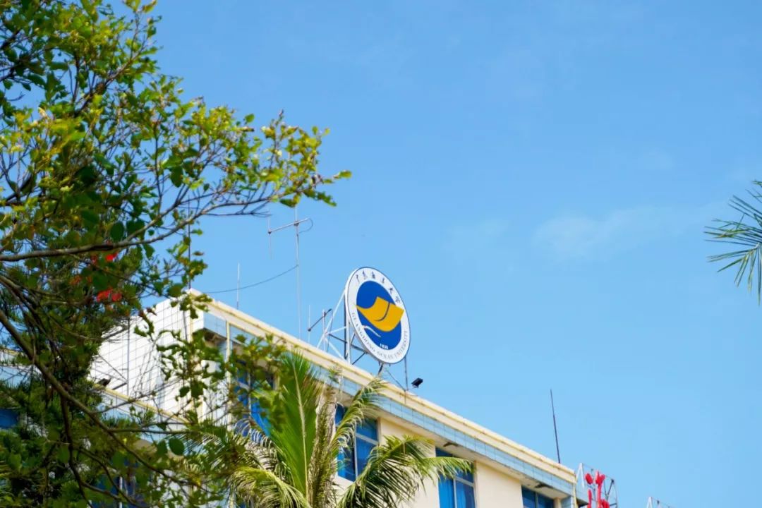 广东海洋大学一共配备有7个饭堂,其中一~四饭堂以及教工饭堂位于湖光