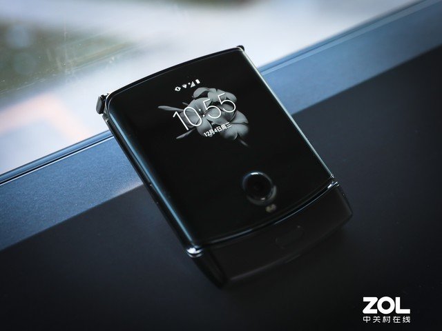 摩托罗拉 2019 上手体验:一部仿佛穿越而来的手机_moto