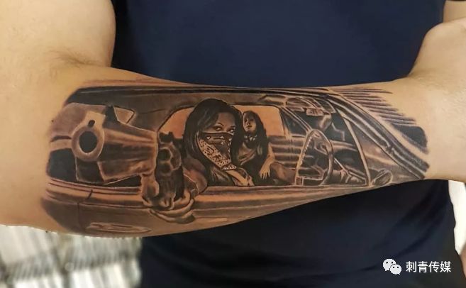 突突突的枪械纹身