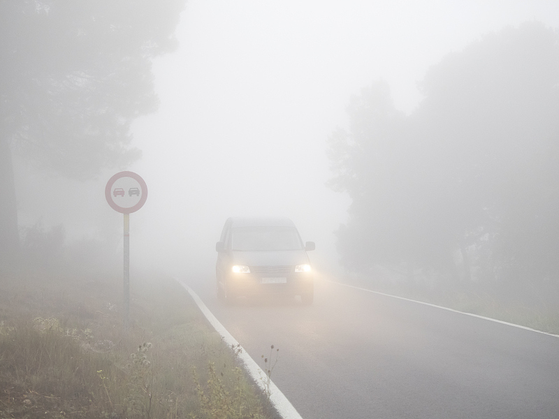 【最提醒】@河北驾驶人 冬季雾天来袭 开车雾必小心!