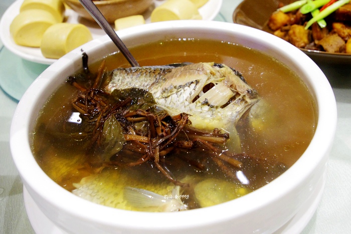 原创鱼腥草,鲫鱼汤,负负得正,讲一个草根逆袭的动人故事