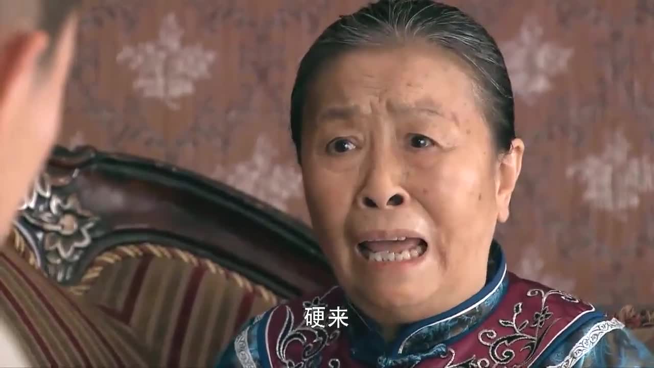 霍啸林和奶奶商量,要强行把老婆嫁给手下,还瞒着她不让她知道