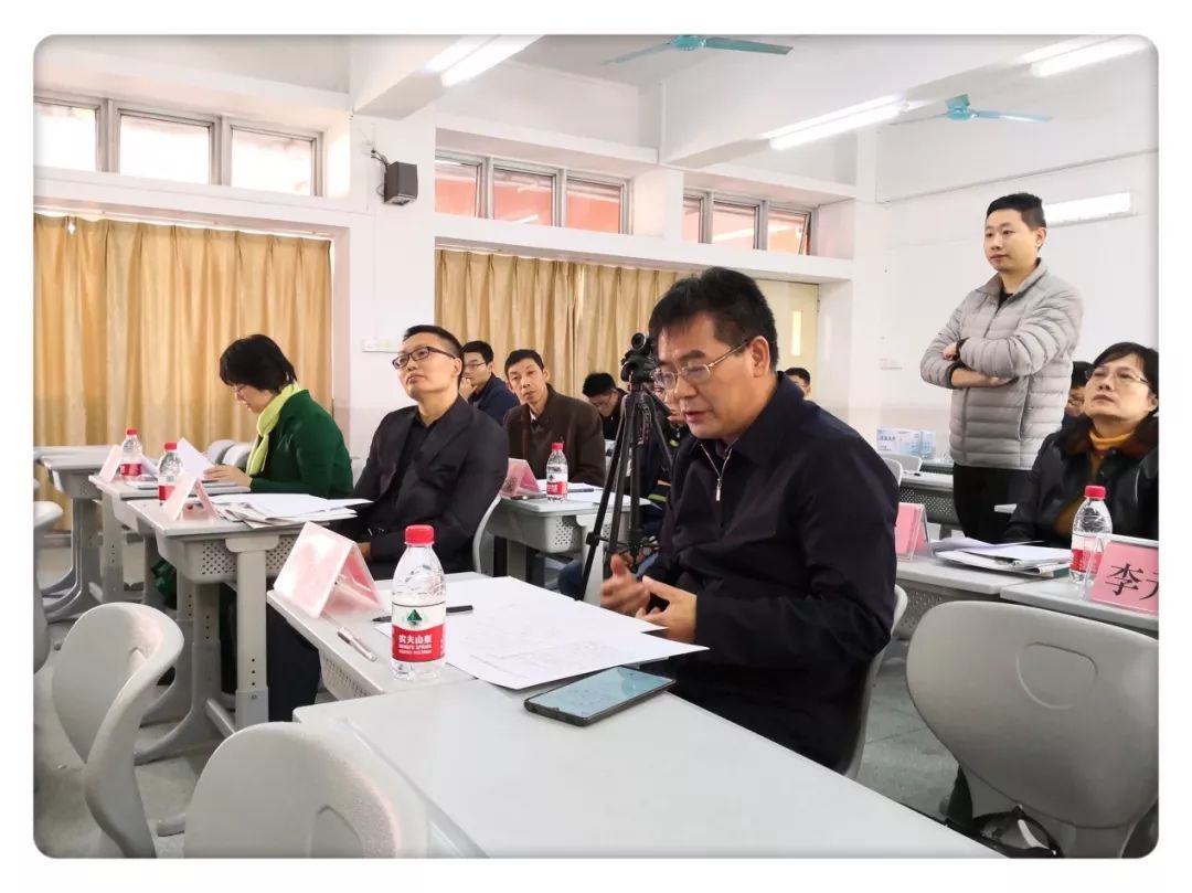 工作室主持人张青云老师,教导处龚建兵主任及初高中数学骨干教师5人