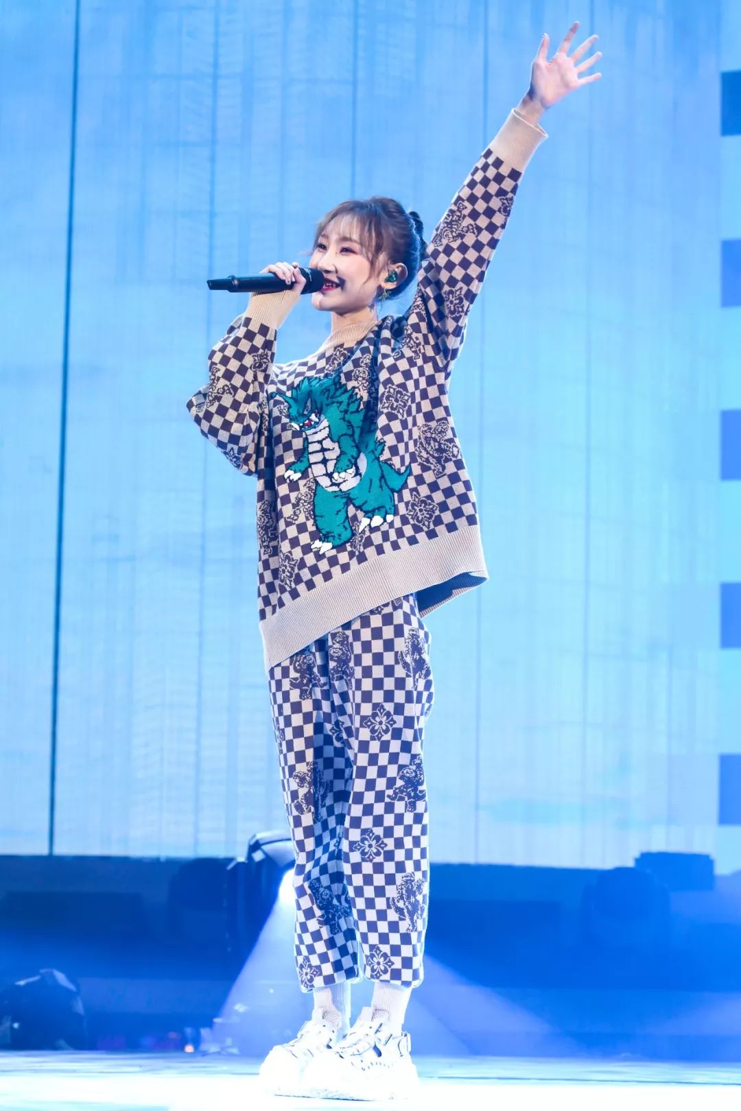 又双叒叕获奖陈雪凝斩获腾讯年度最佳新人及年度金曲两项大奖