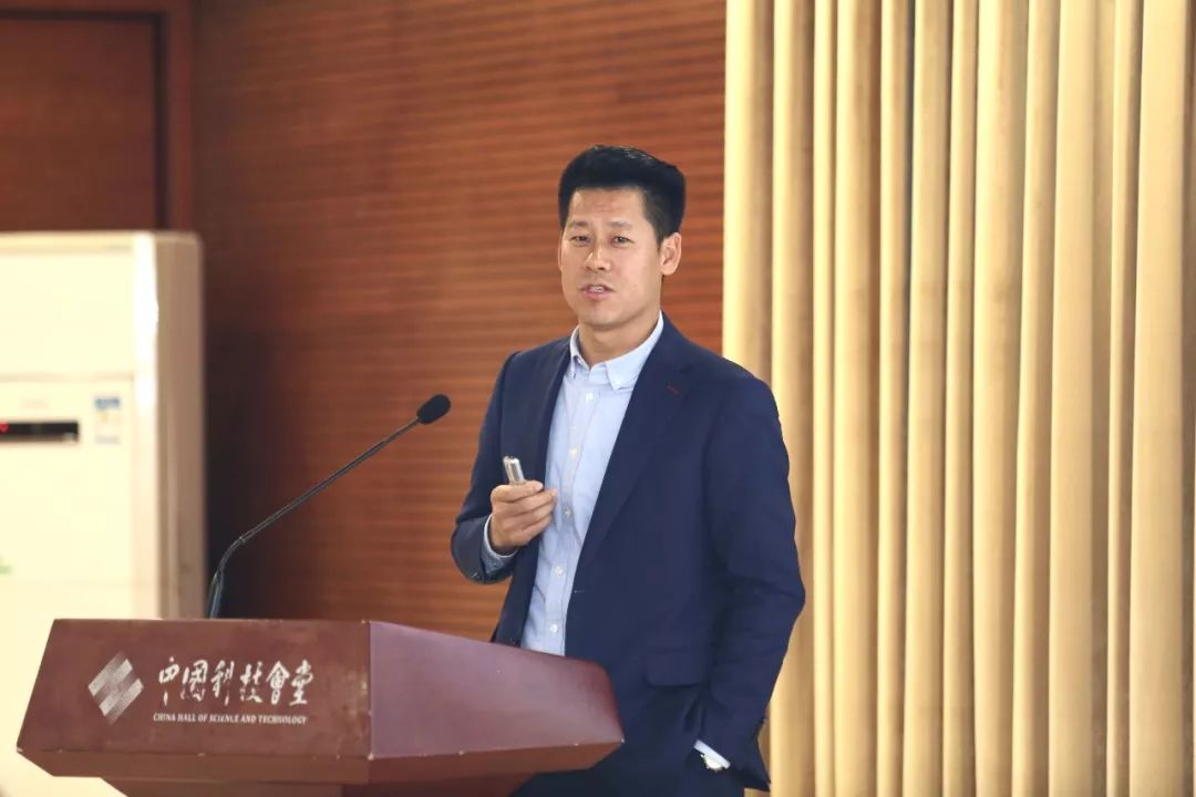 其中,特来电副总裁王小飞就电动汽车整车检测工作汇报,并带领所有参会