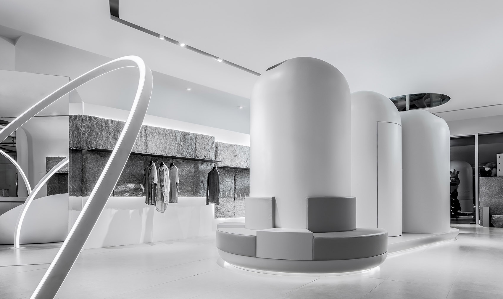 极简风格的品牌男装店,灰色空间诠释时髦绅士的精致与优雅!
