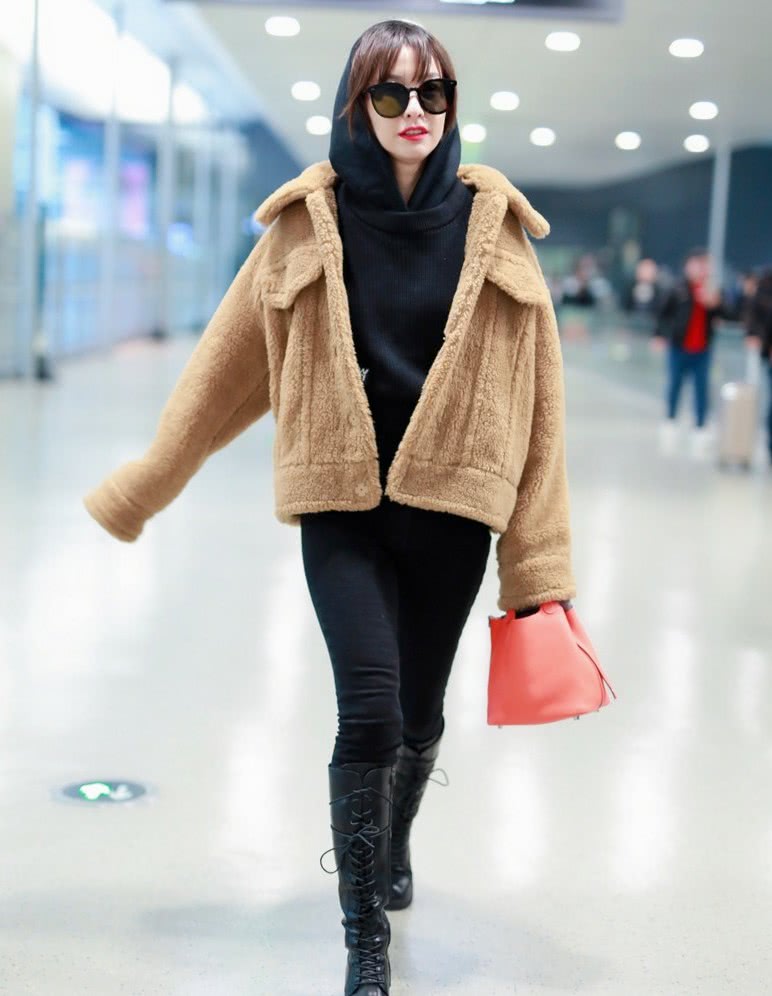 终于相信吴昕的腿细了,裤子塞靴子里还能穿成堆堆袜,无人能比!