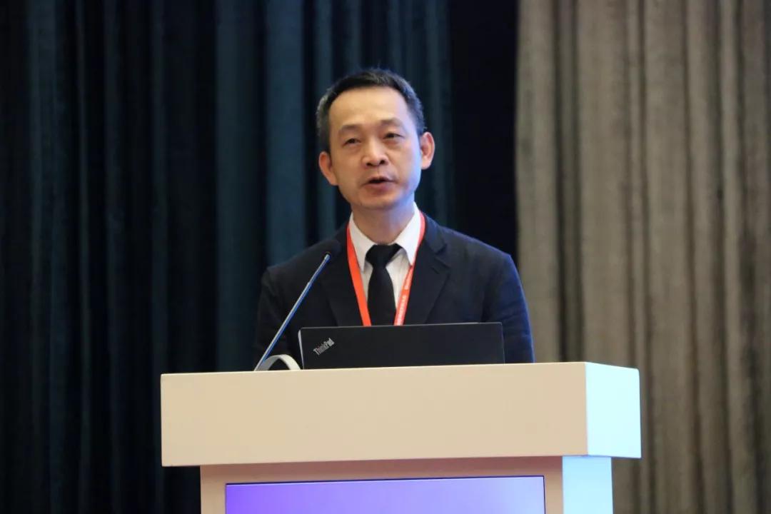 徐伦山教授致词徐伦山教授介绍本次大会由王忠诚医学基金会主办,王