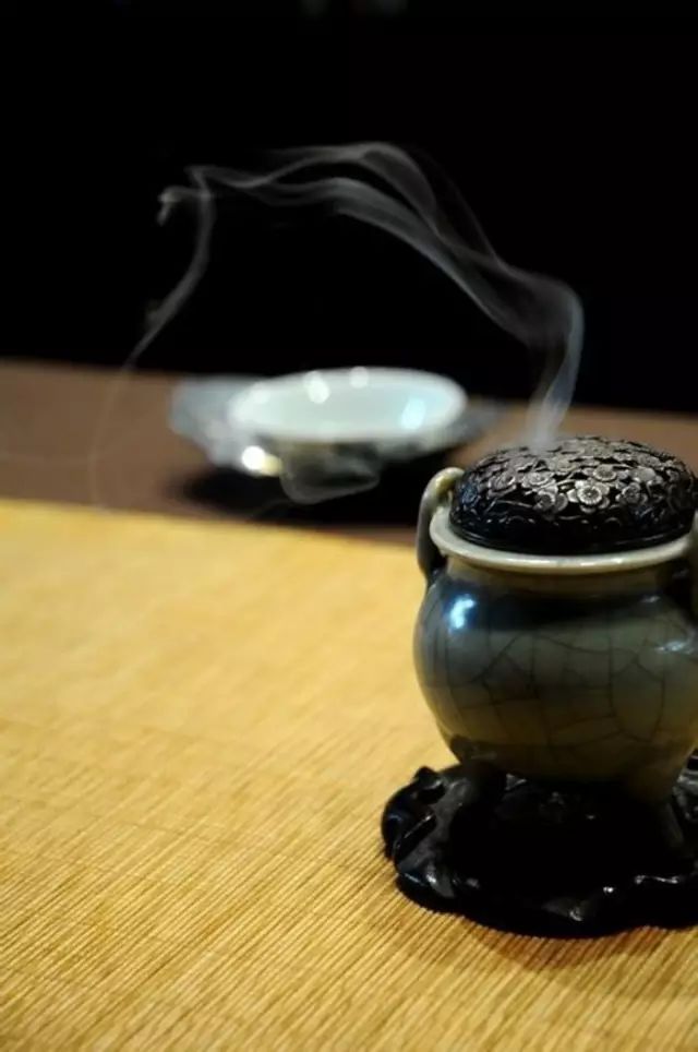 一炉沉香一生不变一世轻烟