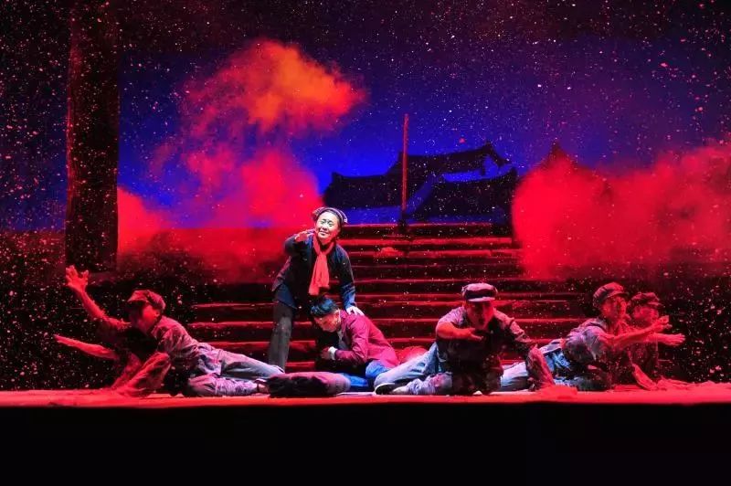 《十七棵松》由瑞金市红色摇篮文化传媒演艺有限公司创作,瑞金市中心